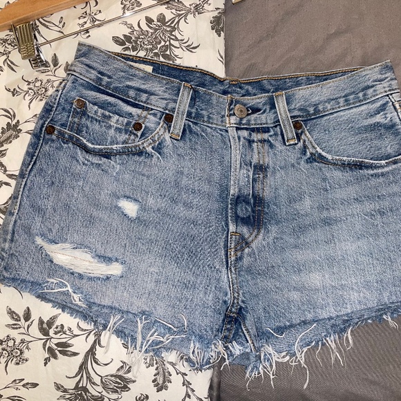 Levis Strauss Jean Shorts (4 of 6) - Picture 2 of 3